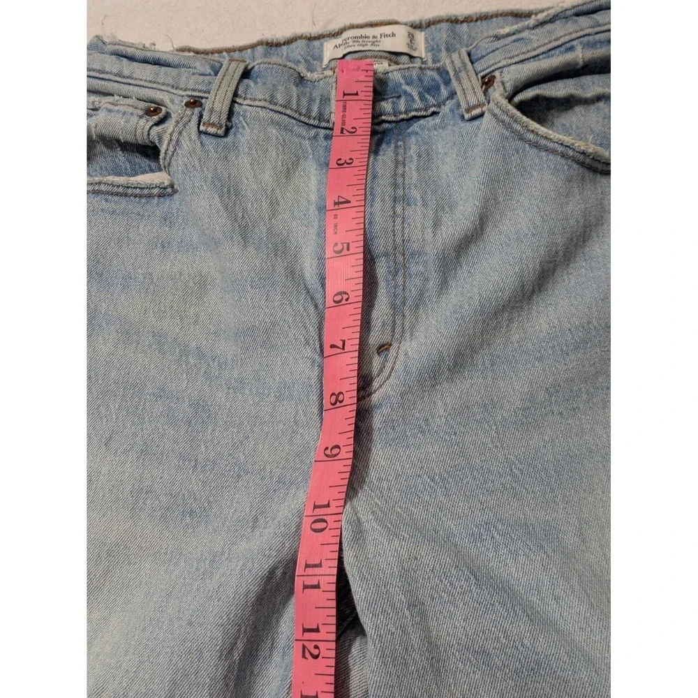 Abercrombie Curve Love Mid Rise 90s Straight Jean Size 26 6 Split Hem Light Wash